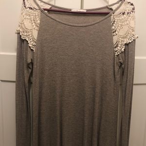 Long sleeve lace shoulders